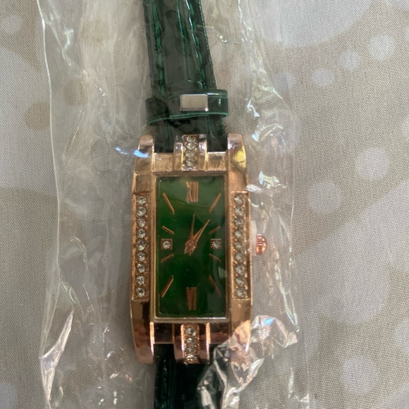 Nice green watch - Picture 3 of 5